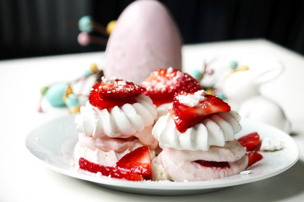 Dessert für Ostern: Erdbeer-Baiser-Törtchen - Des Belles Choses ...