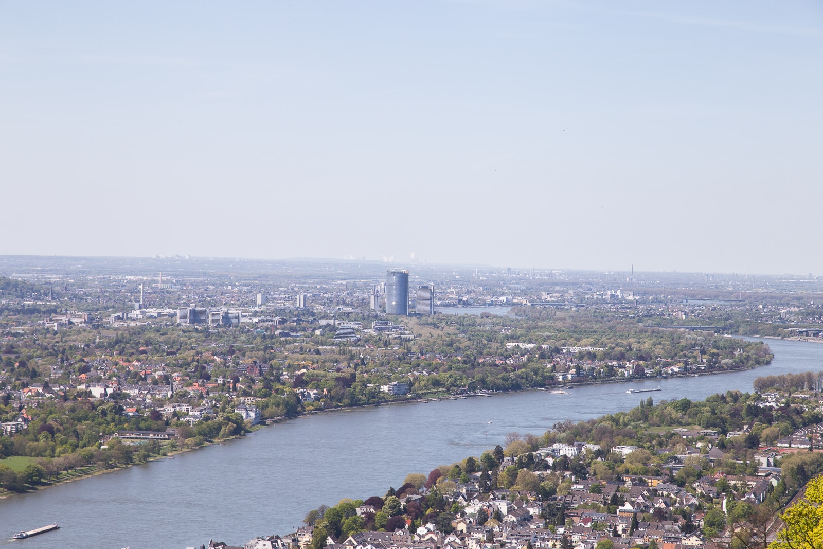 Blick vom Drachenfels bis Köln