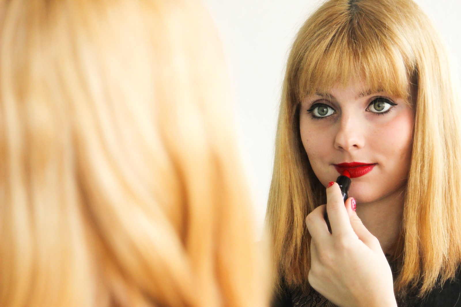 Get ready for Valentinsday - Step 3 Make-Up roter Lippenstift