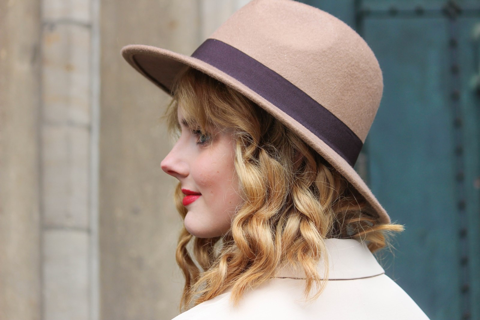 Streetstyle aroung the world Milano - Red dress, hat, long blazer, hat 7