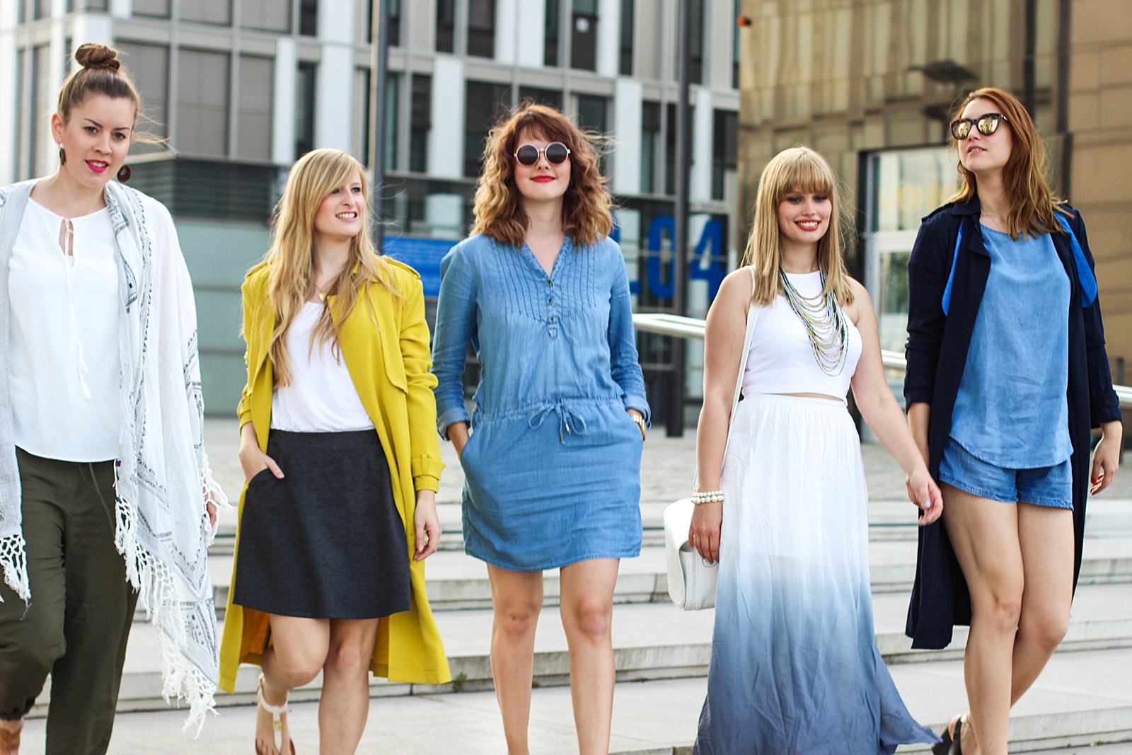 Kölner Blogger am Rheinhafen: Sommer Trends - Chambrey-Jeans Kleid von Tom Tailor, goldene Plateau-Heels, runde Sonnenbrille am Rheinauhafen, Köln