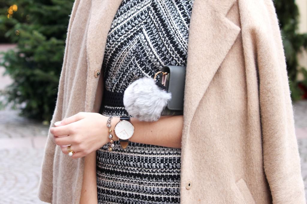 desbelleschoses-fashion-blog-köln-weihnachtsoutfit-2015-klassisch-schick-mit-camel-mantel-minikleid 12