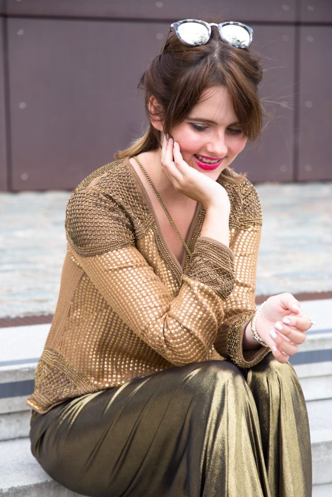Party Outfit in Gold: Metallics Hose & Mules mit Blockabsatz