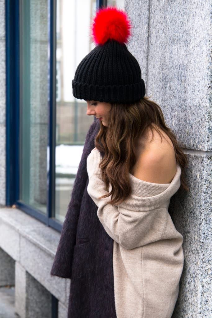 Winter Streetstyle: Offshoulder Pullover & gepunktete Strumpfhose