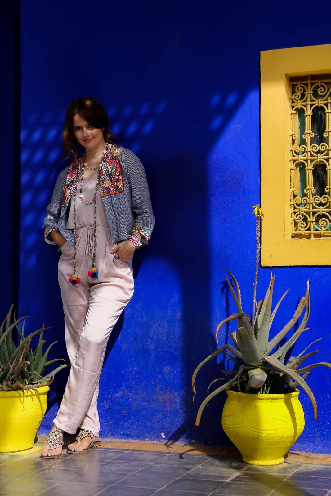 Traumhafte Orte in Marrakesch: Boho Outfit im berühmten Jardin Majorelle