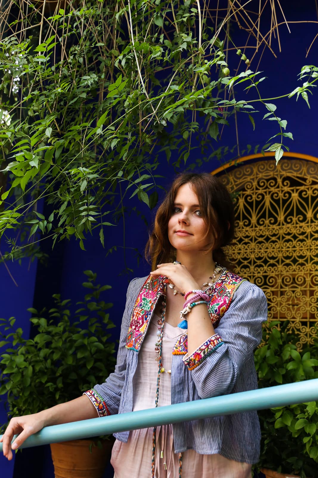 Traumhafte Orte in Marrakesch: Boho Outfit im berühmten Jardin Majorelle