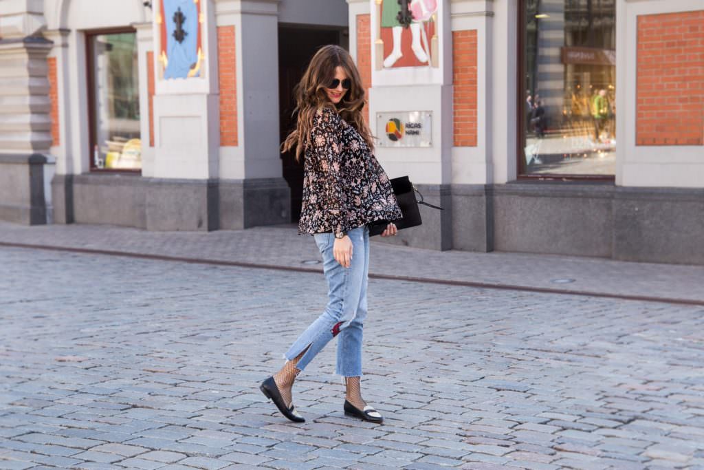Unterwegs in Riga - Sightseeing Look mit Loafers & Netzstrumpfhose