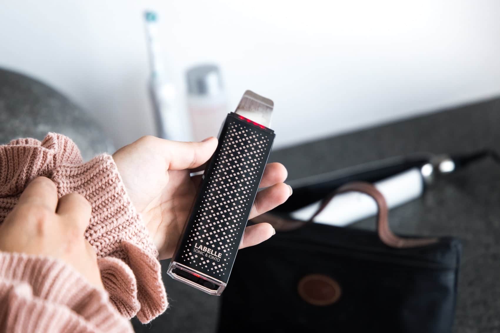 Productos de belleza Clubante - Dispositivo de peeling de ultrasonido La Belle bajo prueba