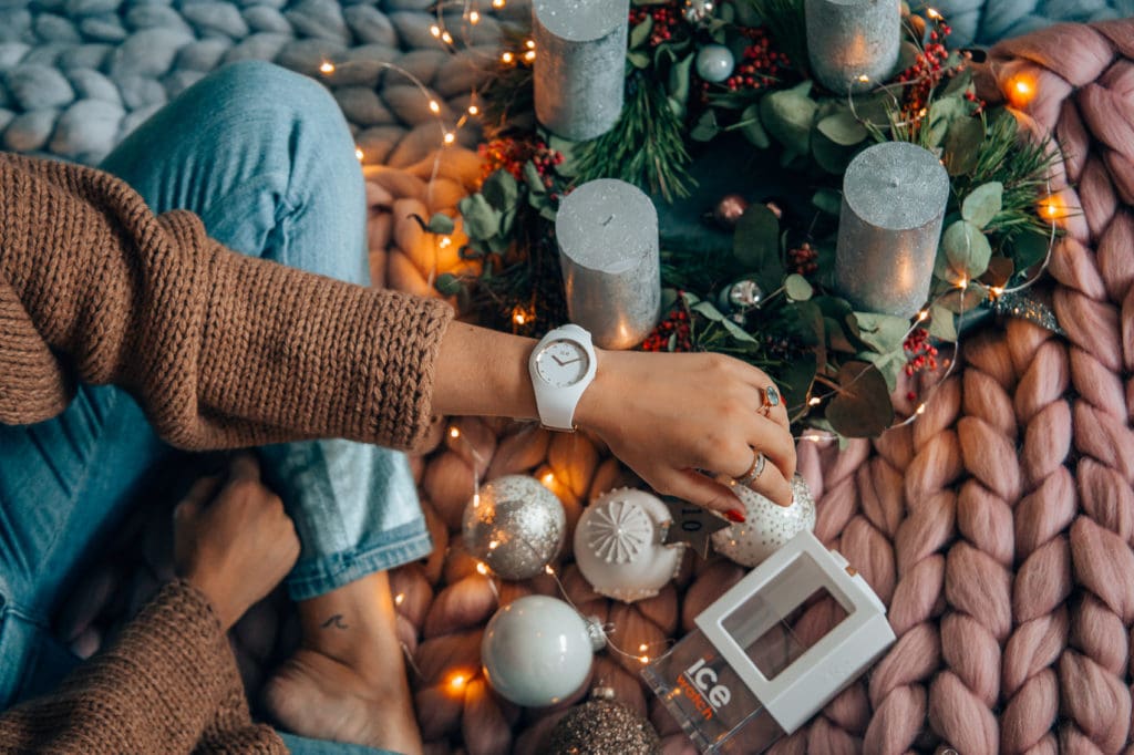 Adventskalender Türchen 10: Weiße Ice Watch aus der Cosmos Collection